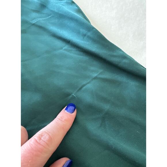 NATION LTD. June Hammered Satin V Neck Short Sleeve T Shirt Green SMALL - Picture 4 of 12